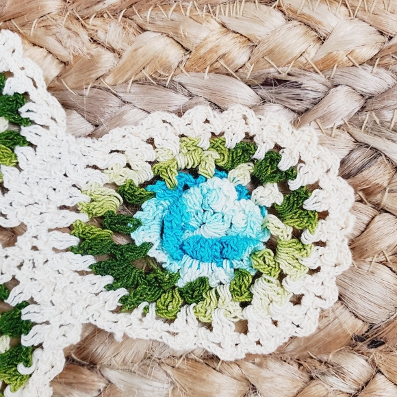 Vintage vtg Handmade white blue green doily - Picture 3 of 11